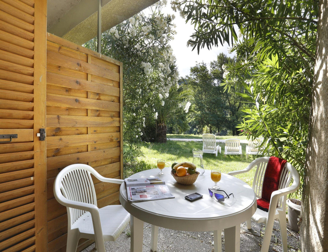 Outdoor dining, 2-person Studio Overlooking the River, Ardèche