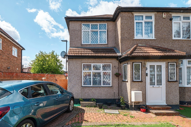 Exterior 3, Hounslow Hideaway Cottage, London