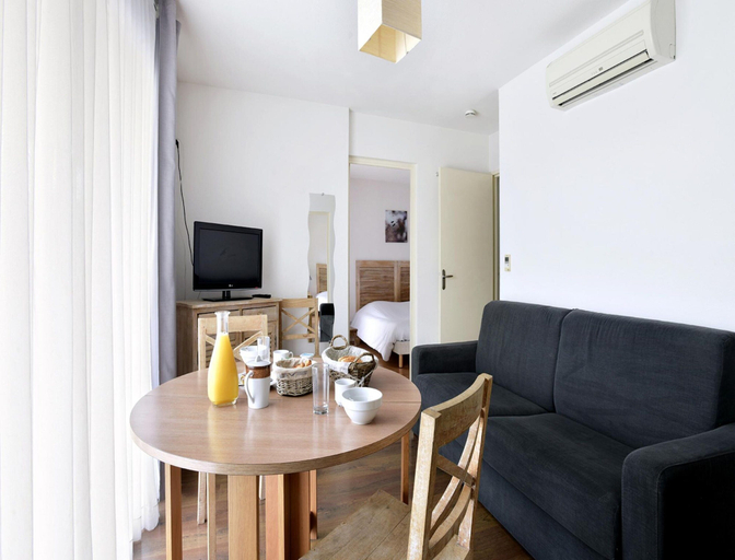 Living room 5, Spacious Stay for 6 in La Rochelle, Charente-Maritime