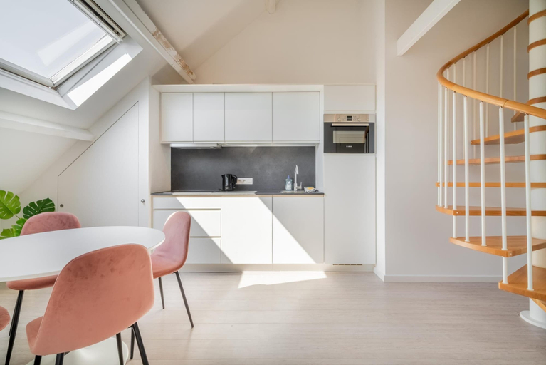 Private kitchen 3, Cosy 1-bedroom Apartment, Antwerp, Antwerpen