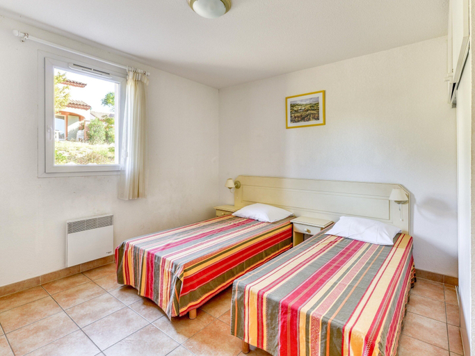 Room 3, Group Retreat With Four Bedrooms, Aude