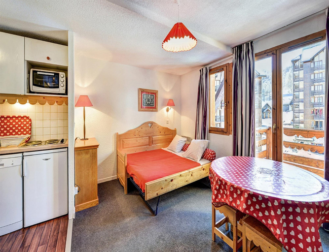 Private kitchen, Family Alpine Stay in Risoul, Hautes-Alpes