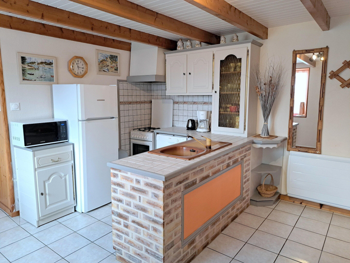 Private kitchen 2, Breton Stone Cottage by Sandy Beaches, Finistère