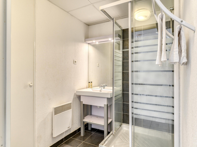Bathroom, Marina Stay for 4 in Le Grau-du-roi, Gard