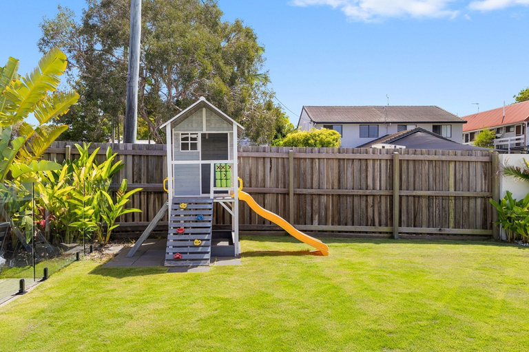 Garden 3, Spacious 4-bed Coastal Home With Pool, Maroochy - Mooloolaba