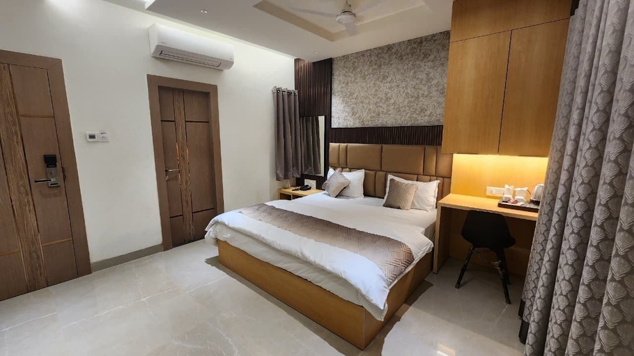 Room 3, SOMNATH PALACE, Varanasi
