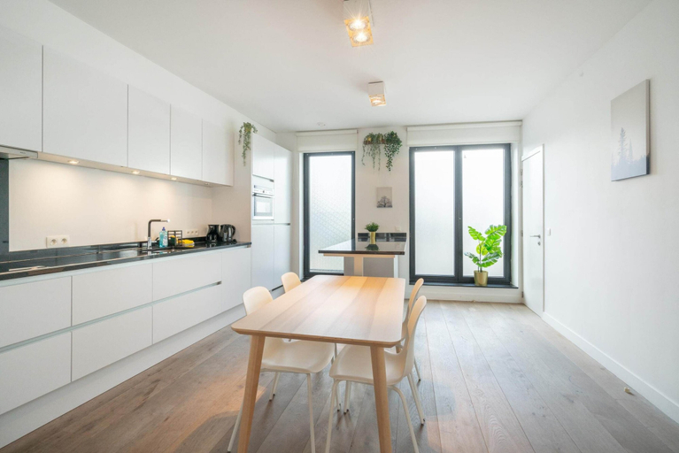 Dining 3, 2-bedroom Apartment in Central Location, Antwerpen