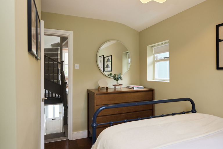 Room 2, The Courtyard & Eaves House, London