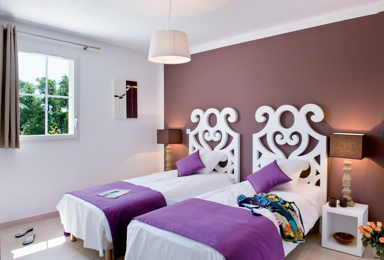 Room 5, Luxury Luberon Villa With Pool for 10, Vaucluse