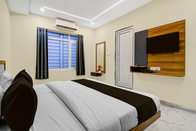 Room 5, Deluxe Siva Karthikeya Residency, Vizianagaram