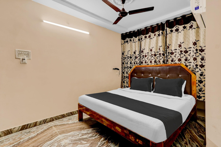 Room 5, Super OYO Hotel O Adarsh Nagar Near Kavya Hospital, Visakhapatnam