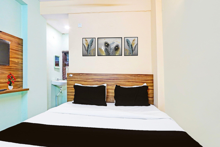 Room 5, Deluxe Laxmi Residency, Karimnagar