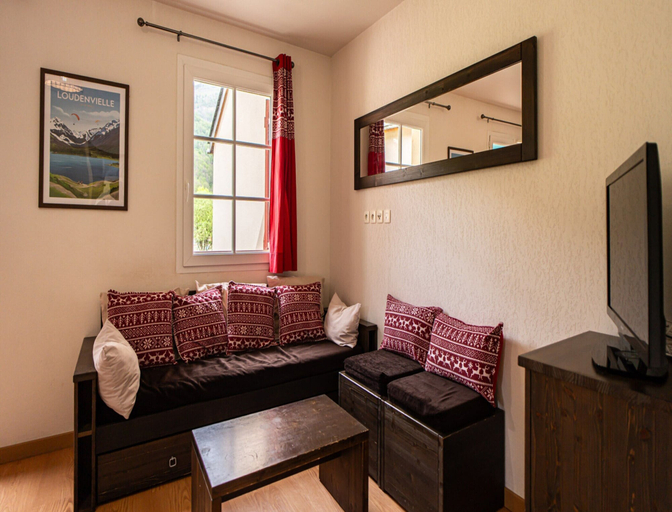 Living room 3, Functional Alpine Base for 8 Guests, Hautes-Pyrénées