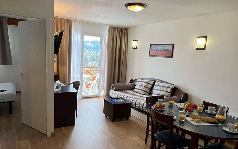 Dining 2, Mountain-view 6-persons Apartment, Pyrénées-Orientales