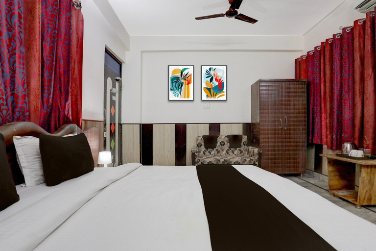 Room 2, Deluxe Pushp Vatika, Varanasi