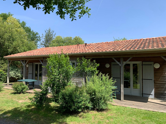 Exterior 2, Accessible Family Cottage for 6, Deux-Sèvres