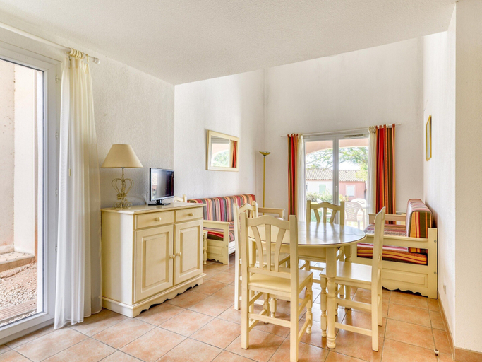 Dining, House for 6 With Private Terrace, Aude