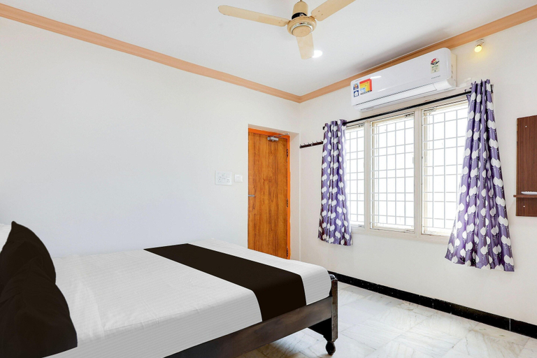 Room 2, Deluxe Omkar Residency, Guntur