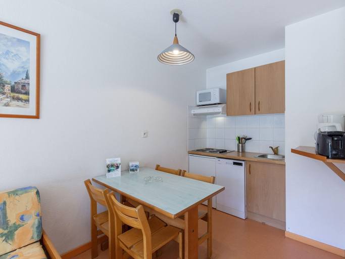 Private kitchen, Central Renovated Stay for Four, Hautes-Pyrénées