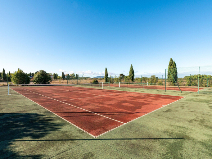 Sport court 4, House for 6 With Private Terrace, Aude