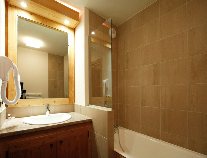 Bathroom 5, Grand Alpine Retreat for Large Group, Isère