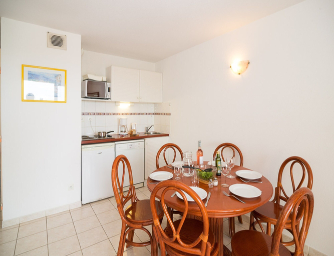 Dining 3, Golfside Apartment with Terrace, Hérault