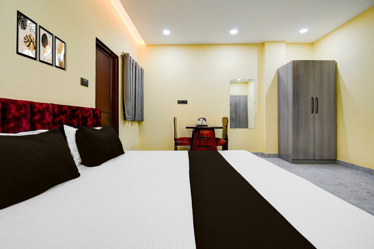 Room 5, Classic With Balcony Taramandal, Gorakhpur