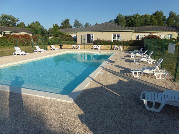 Pool 4, Accessible Family Cottage in Correze, Corrèze
