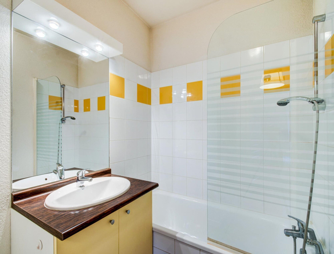 Bathroom 2, Central Apartment Near Luchon Cable Cars, Haute-Garonne