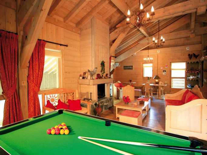 Game room, Samoens Village Apartment for 4, Haute-Savoie