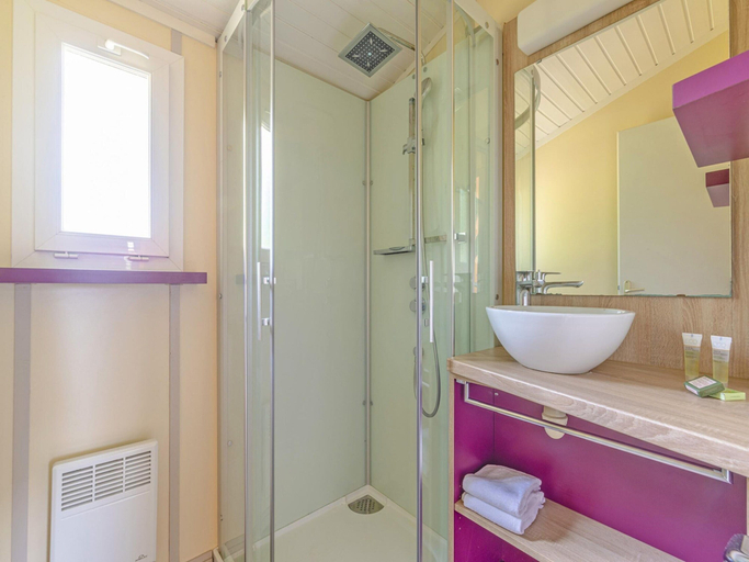 Bathroom, Riverside Cottage for 4-guests, Lot-et-Garonne