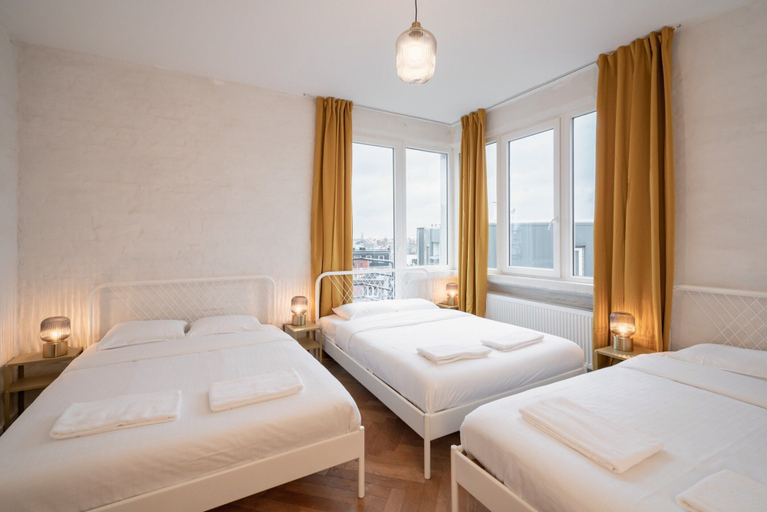 Room 4, Grand Central Station 2br/14p Apartment, Antwerpen