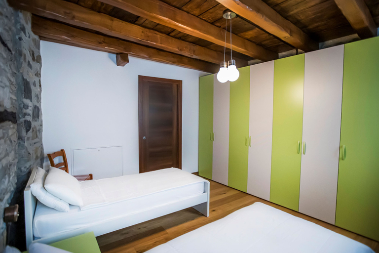 Room 3, Borgo Molina, Como