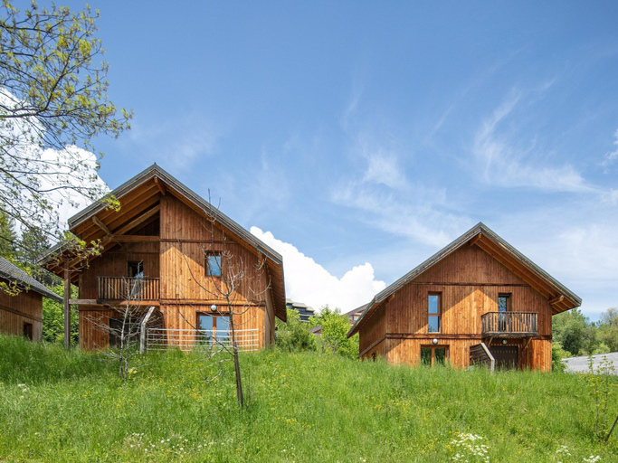 Exterior 4, Cosy Alpine Studio for Romantic Getaway, Isère