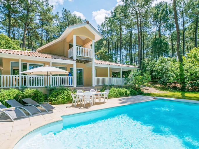 Exterior 2, 10-guest Eden Parc Golf Villa With Pool, Gironde