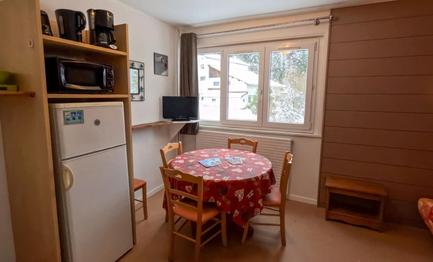 Dining 2, Rental Near Lelex Ski Area, Ain