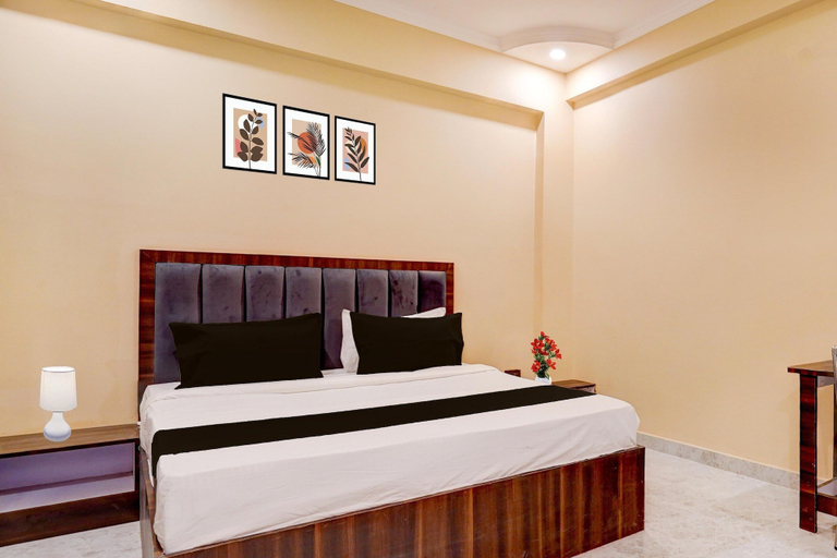 Room 5, Premium Col O Near High Court, Lucknow