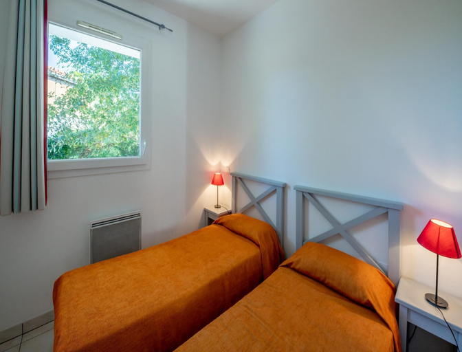 Room 2, Apartment With Access to Pool, Landes