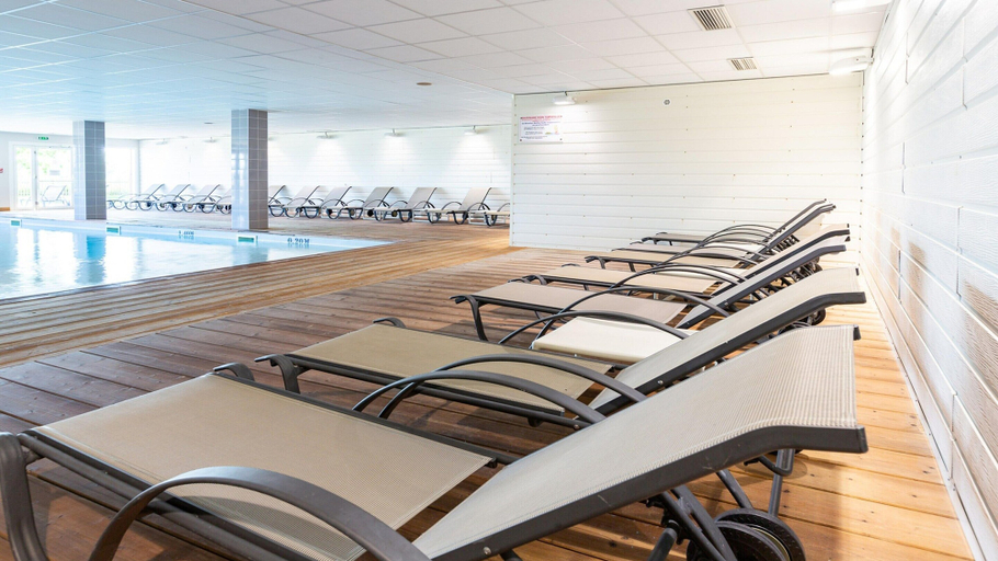 Pool 5, Coastal Apartment Stay for 4, Ille-et-Vilaine