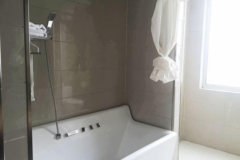 Bathroom, Riron International Hotel, Yancheng