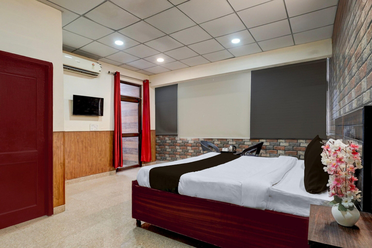 Room 3, Saver Double Hotel Alpha, Sahibzada Ajit Singh Nagar