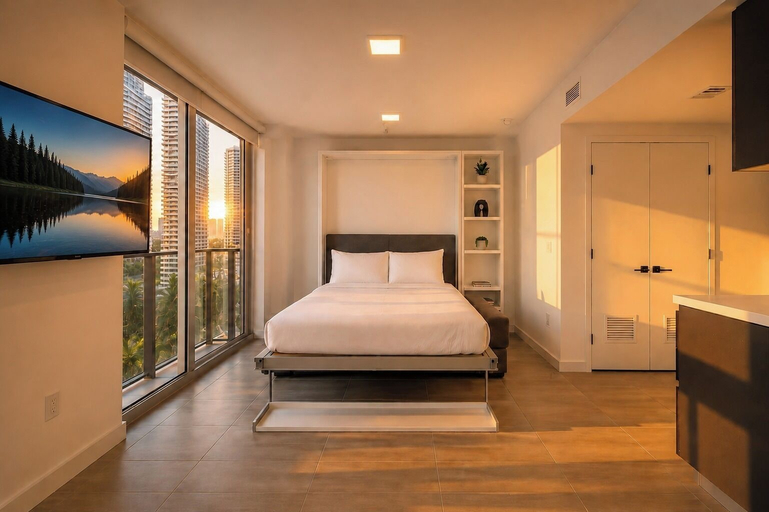 Room 5, Palm Bay View Suites, Miami-Dade