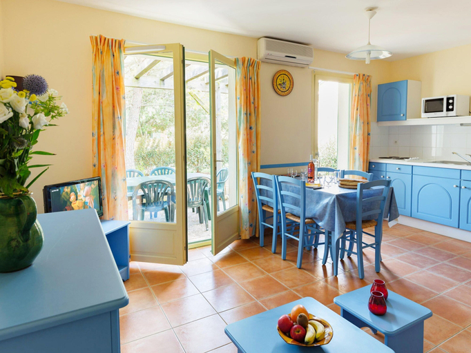 Private kitchen 5, Charming Countryside Maisonette, Charente-Maritime