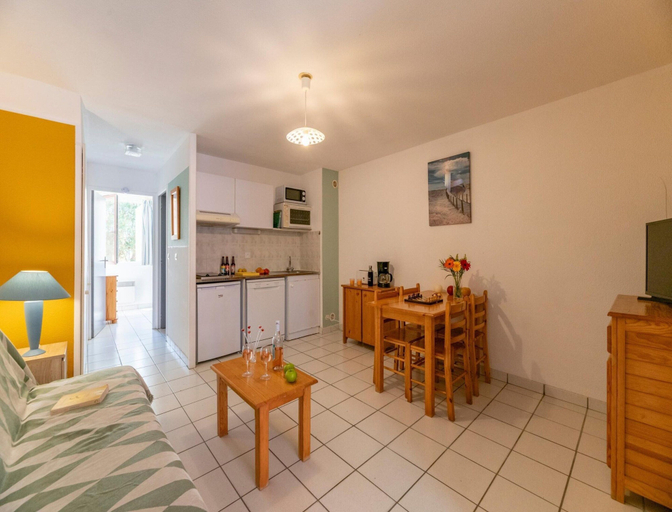 Dining 3, Coastal Holiday Apartment in Carcans, Gironde