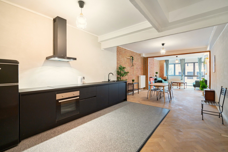 Private kitchen 5, Spacious 2BR - Grand Central Apartments, Antwerpen
