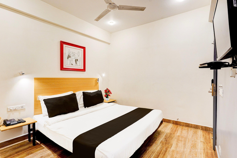 Room 4, Deluxe Townhouse Tirupati, Chittoor
