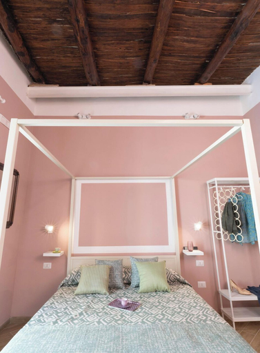 Interior 5, Maison Bayard, Napoli