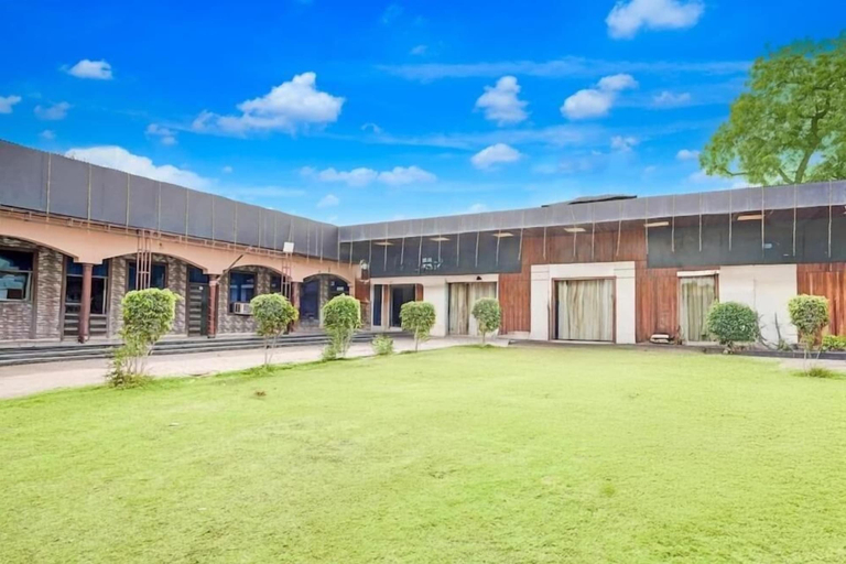 Exterior & Views