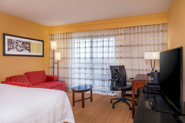 Bedroom 2, Courtyard by Marriott Hartford Manchester, Hartford