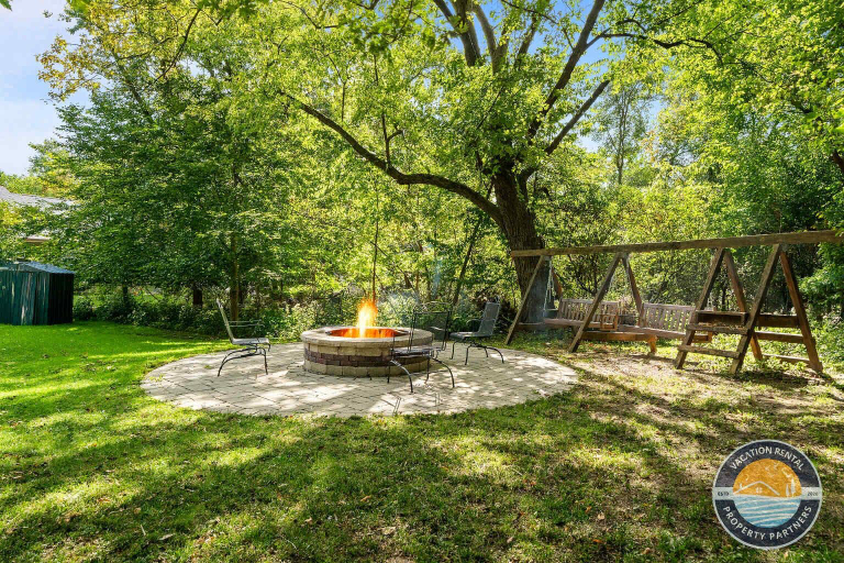 Interior 5, Lake Geneva Escape 4BR Arcade Fire Pit and Deck, Walworth